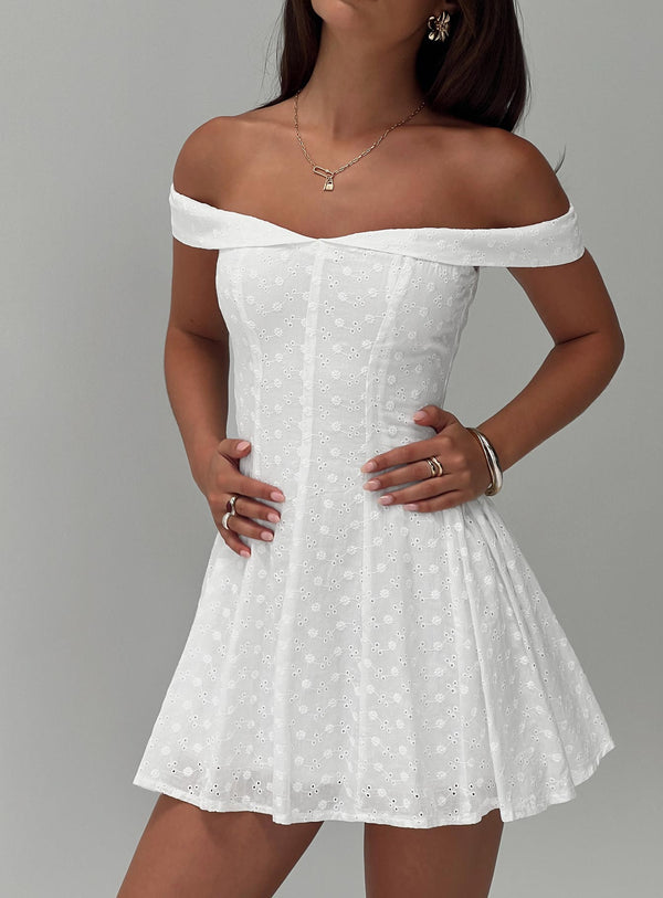 Rosebud Broderie Omuz Açık Mini Elbise Beyaz