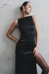 Menekşe Kolsuz Saten Uzun Elbise - Siyah