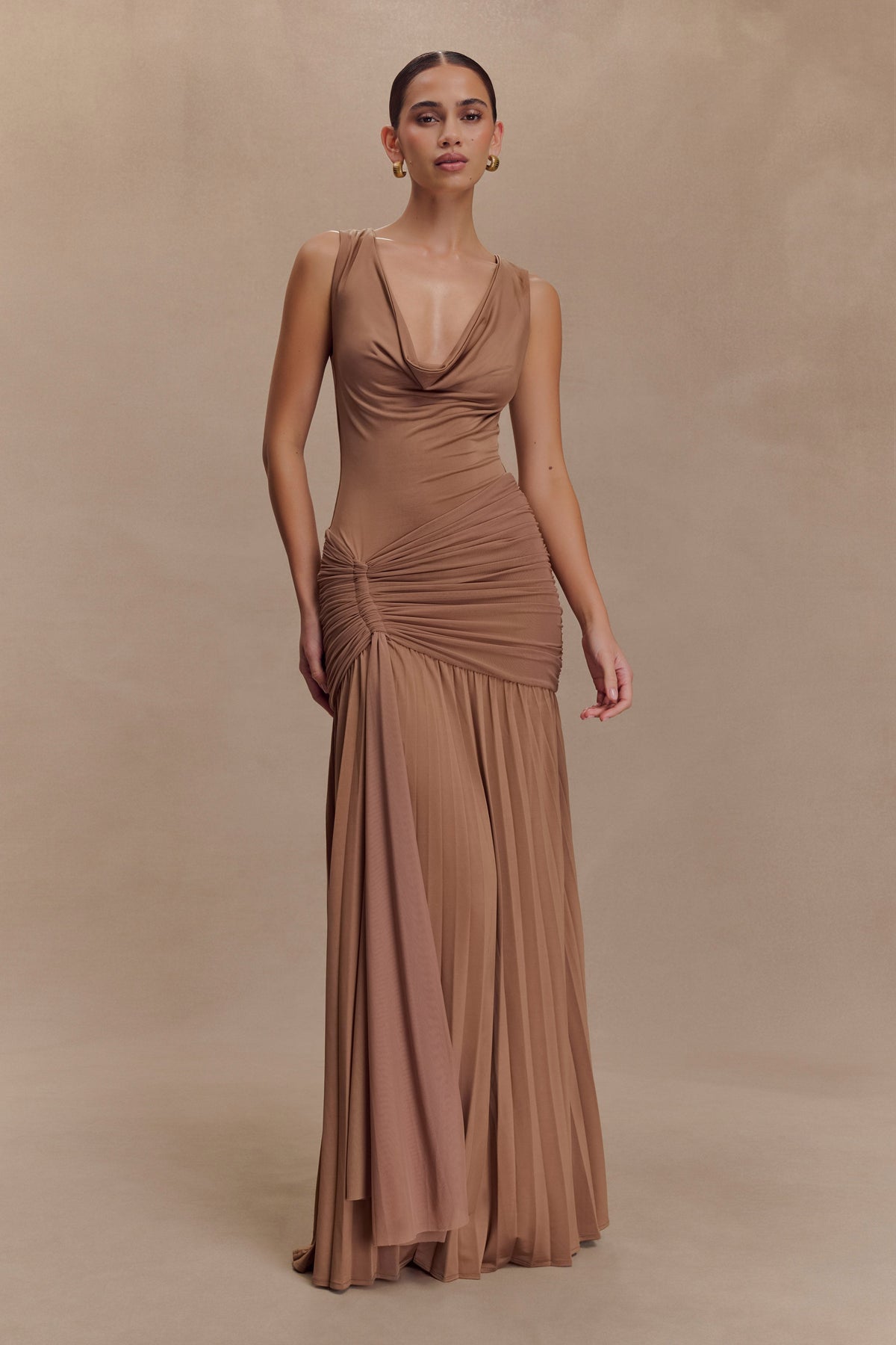 Dania Cowl Neck Slinky Maxi Elbise - Mocha Mousse